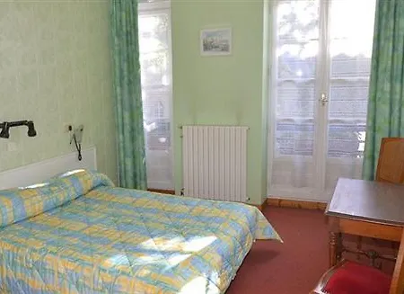 Szálloda De Paris 2*