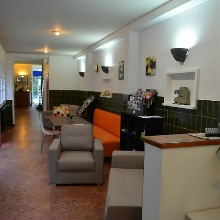 Szálloda De Paris 2*