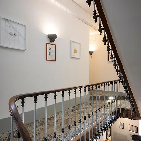 Szálloda De Paris 2*
